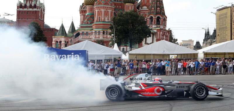 Mobil 1 si Jenson Button la Bavaria Moscow City Racing