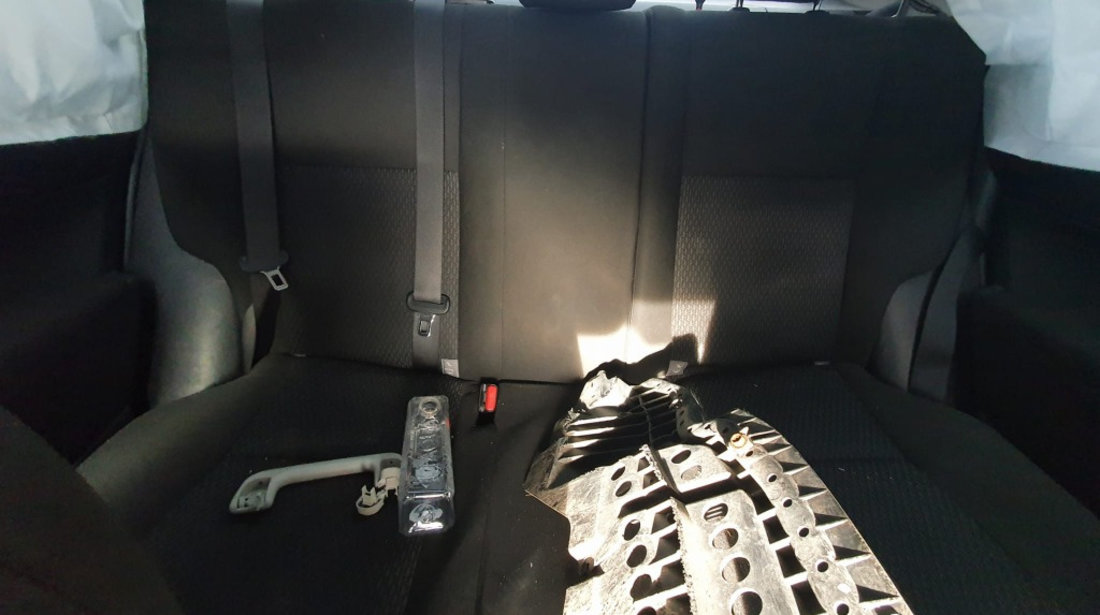 Mocheta podea interior Toyota Corolla 2015 berlina 1.3 benzina