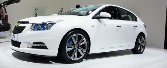 Modelul Cruze hatchback va fi lansat in premiera mondiala la Geneva Modelul Cruze hatchback va fi lansat in premiera mondiala la Geneva
