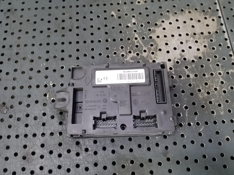 Modul calculator confort bcm dacia sandero 2 a2c86181500 284b12330r a2c83379900