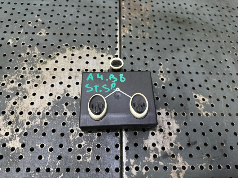 Modul calculator usa stanga spate audi a4 b8 8k 4f0959795n 8k0959795c