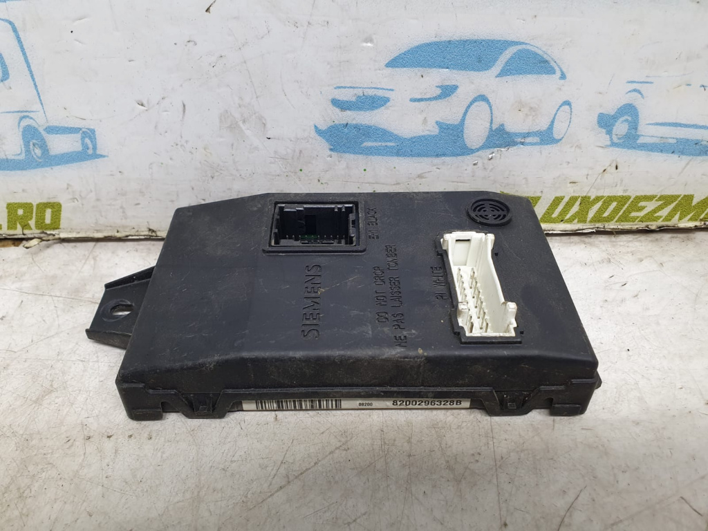Modul confort 8200296328b Dacia Sandero [2008 - 2012] 1.6 benzina K7M710