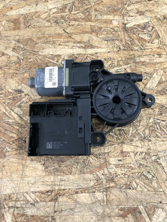 Modul confort usa dreapta fata Passat B7 limuzina sedan 2011 (3C0959792C)