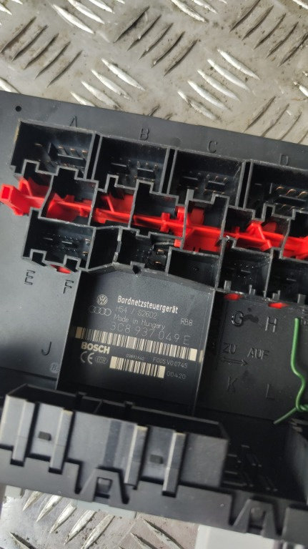Modul confort Vw Passat CC 2.0 TSI cod motor CCZA ,transmisie automata MLZ , an 2010 cod 3C8937049E