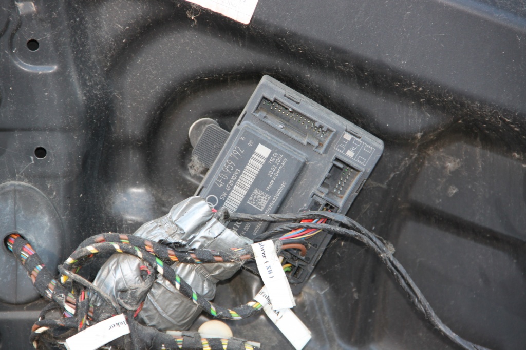 Modul confort VW Touareg 7L cod: 4F0959792 model 2007