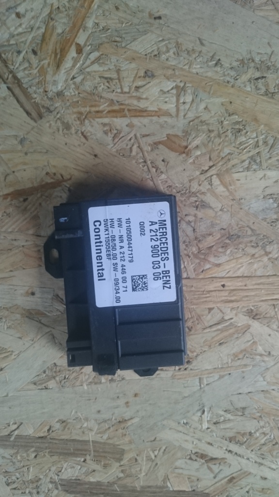 Modul control al pompei de combustibil E class w212 A2129000306
