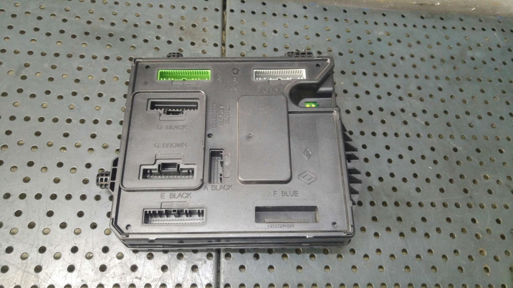 Modul control bcm 1.9 dci renault scenic 3 jz0 1 284b17882r