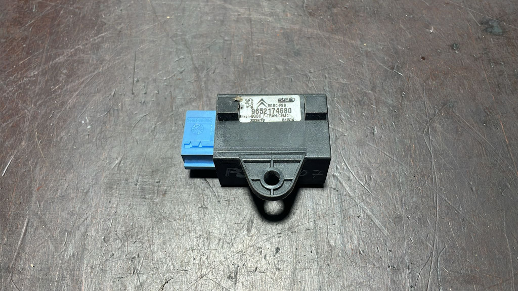 Modul control cod 9652174680 Peugeot Citroen an 2001 - 2010