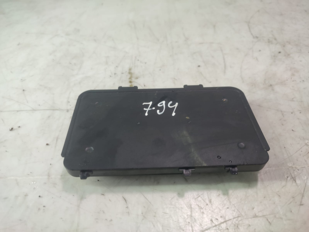 Modul incarcare telefon 5NA980611A Volkswagen VW Golf 8 [2020 - 2024] 1.0 eTSI DLAA