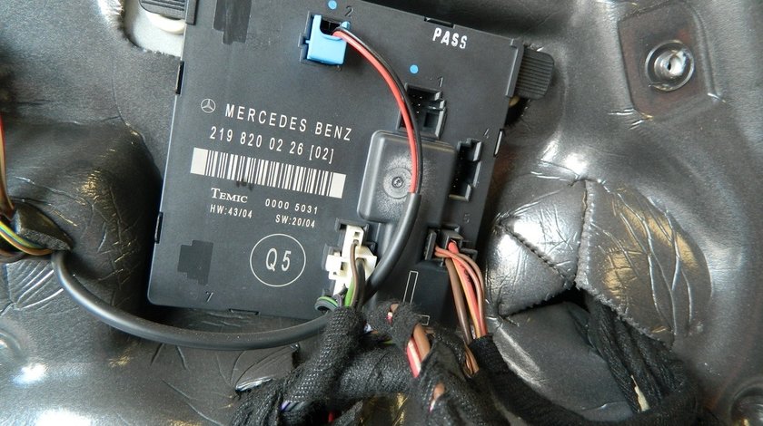 Modul Keyless stanga spate Mercedes CLS W 219
