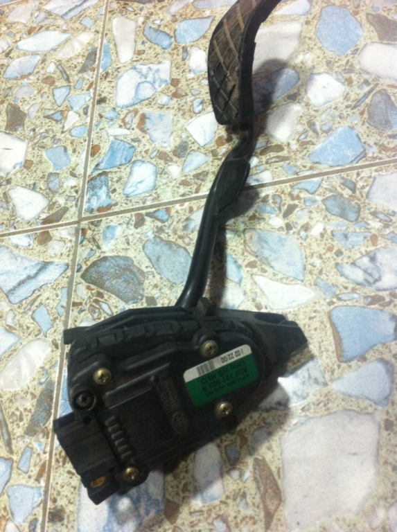 Modul pedala acceleratie 8D2721523B Volkswagen VW Passat B5 [1996 - 2000] Sedan 4-usi 1.8 MT (150 hp) (3B2) 1.8T 20V