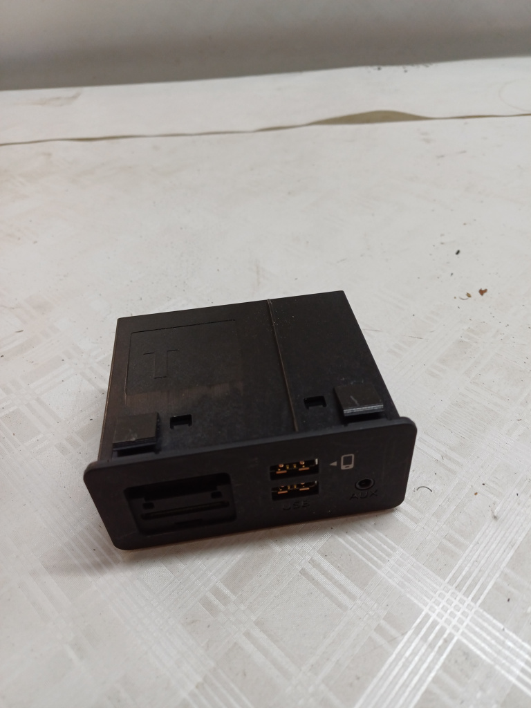 Modul Port Usb Mazda CX-5 2.2 Motorina 2018, TK78669U0C