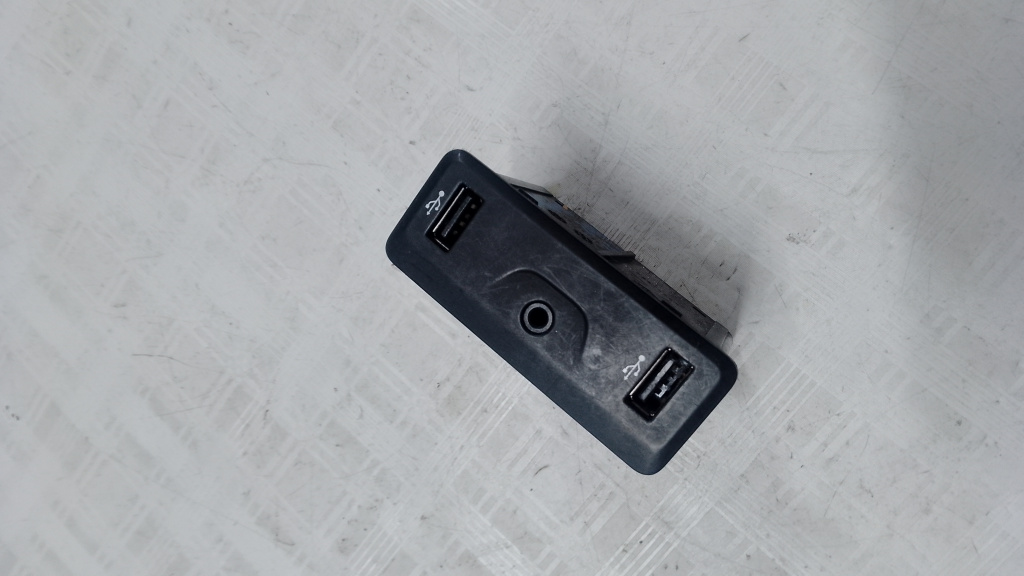 Modul Port Usb Renault Kadjar 1.2 Benzina 2017, 280239853R