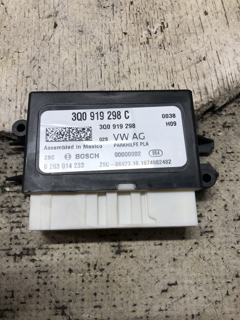 Modul Senzori Parcare Volkswagen Tiguan 1.5 Benzina 2019, 3Q0919297C