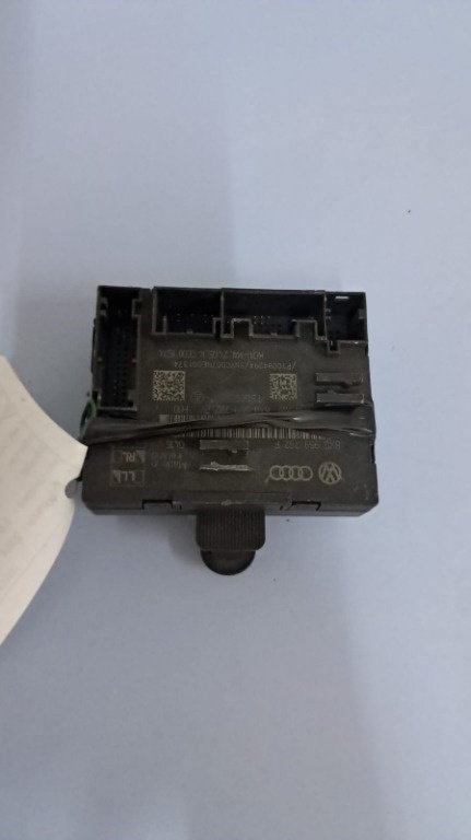 Modul usa dreapta fata Audi A1 Q3 Skoda Superb cod 8X0959792F
