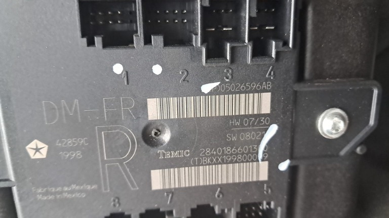 Modul usa dreapta fata Dodge Journey Fiat Freemont an 2009 cod 05026596AB