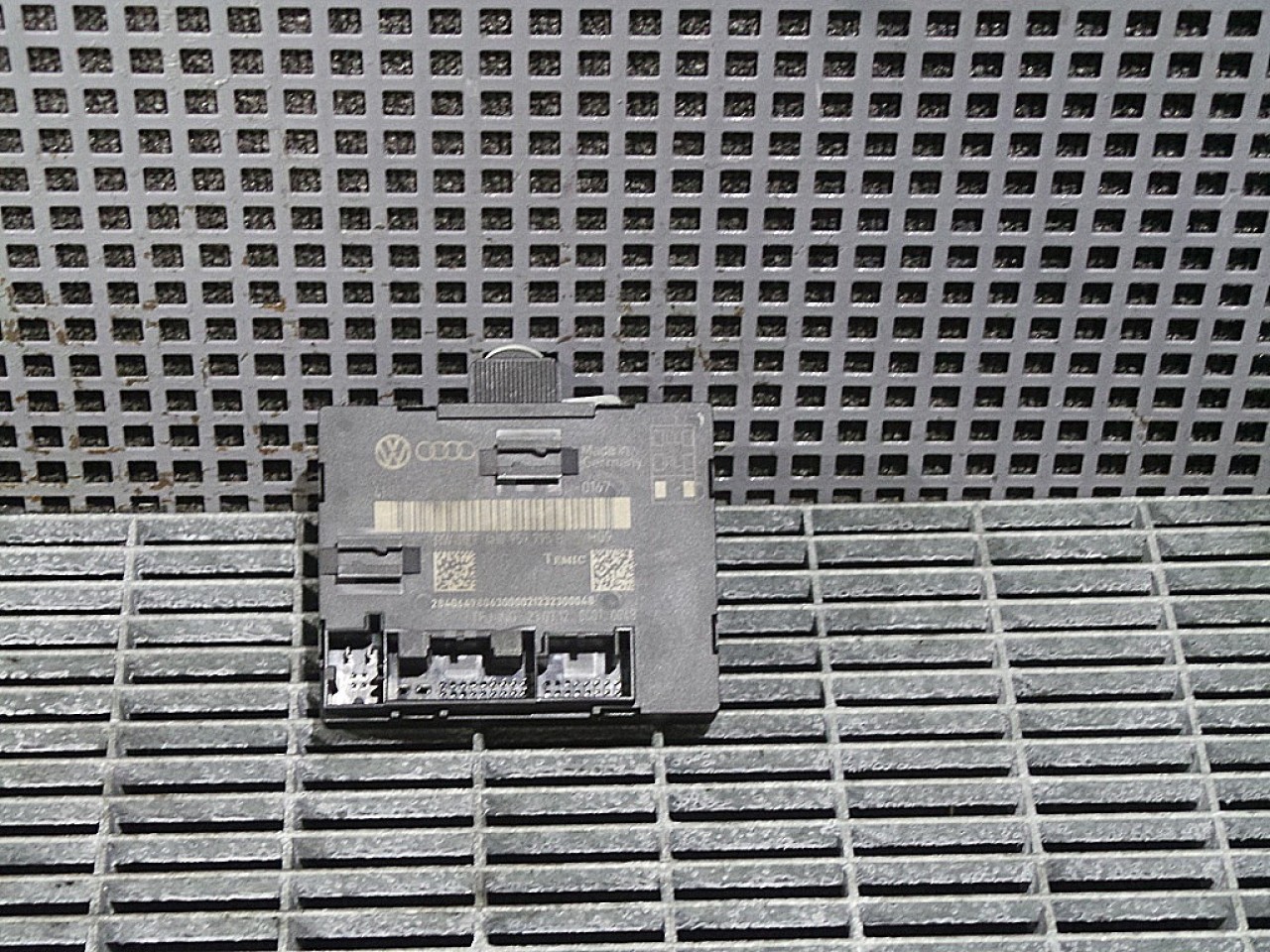 MODUL USA/DREAPTA SPATE VW TOUAREG - - (2010 2018)