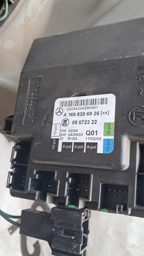 Modul usa stanga fata Mercedes A150 w169 benzina, cod motor 266.920 , transmisie manuala , an 2005 cod A169820
