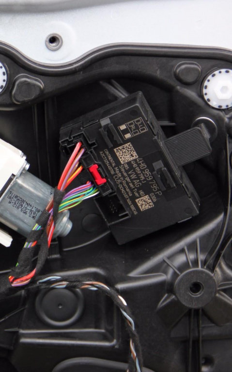 Modul usa stanga spate Volkswagen Touareg 2 2010-2015 4H0959795P