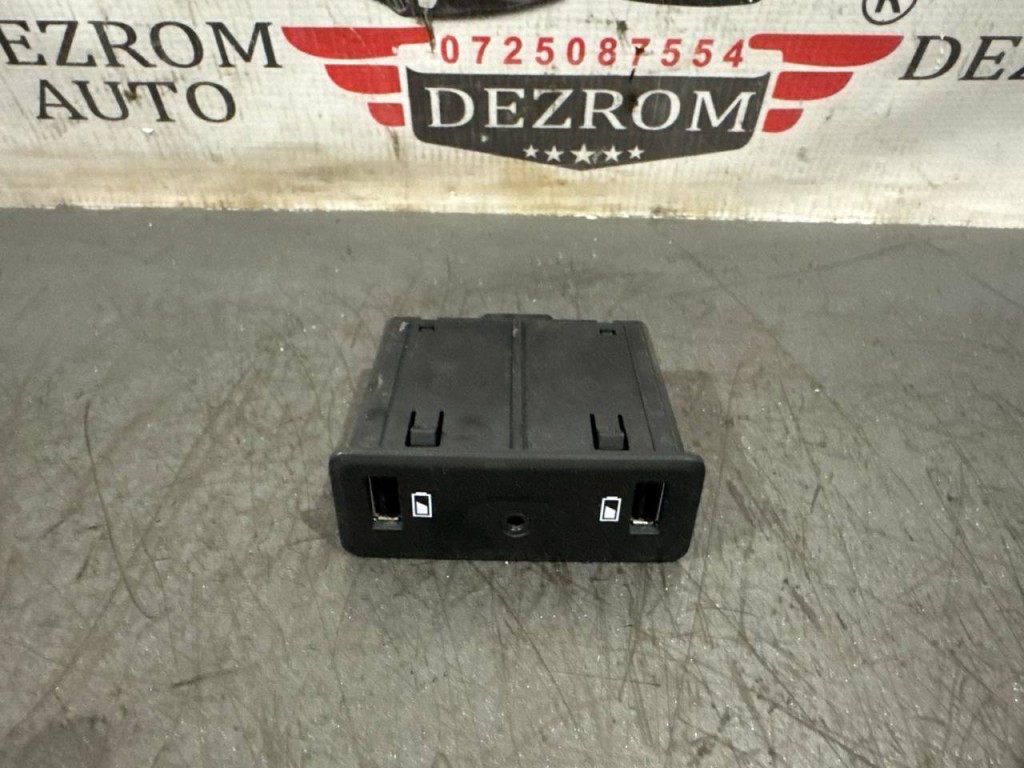 Modul USB & Aux 280239684R Renault Espace V (JR) 1.8 TCe 225 cai M5P 401