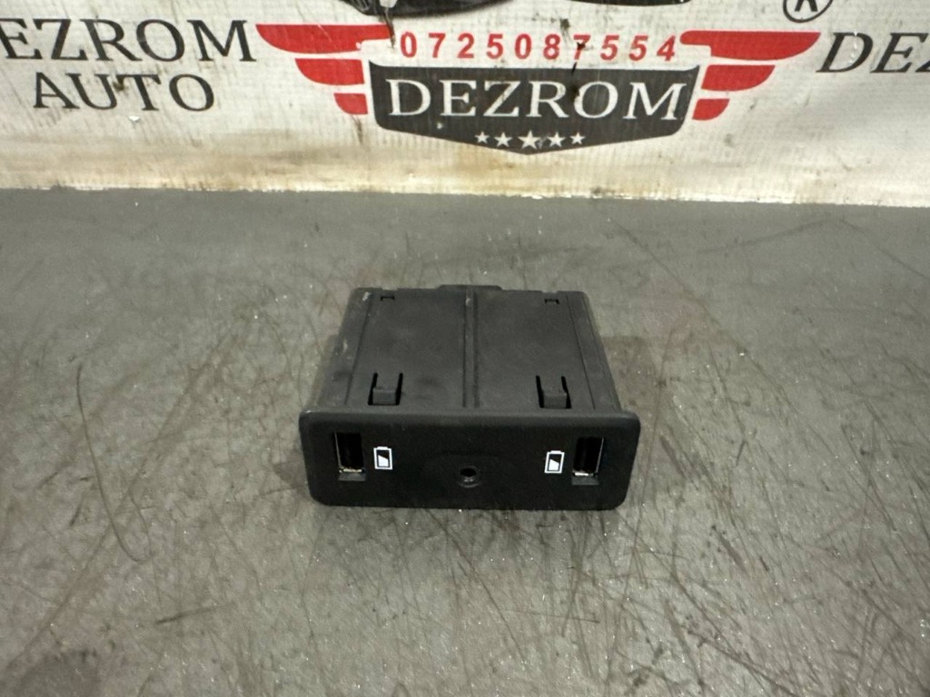 Modul USB & Aux 280239684R Renault Megane IV Hatchback (B9A/M/N) 1.6 TCe 205 cai M5M 450