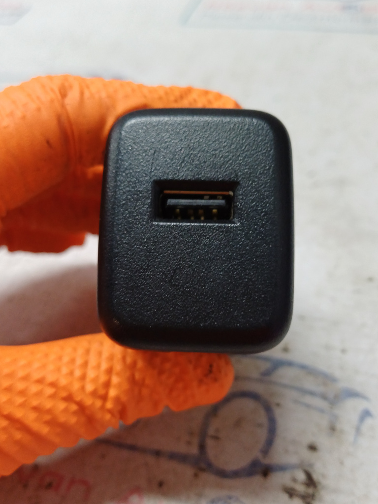 Modul usb Opel Crossland X 1.2 Benzina 2018, 13596807