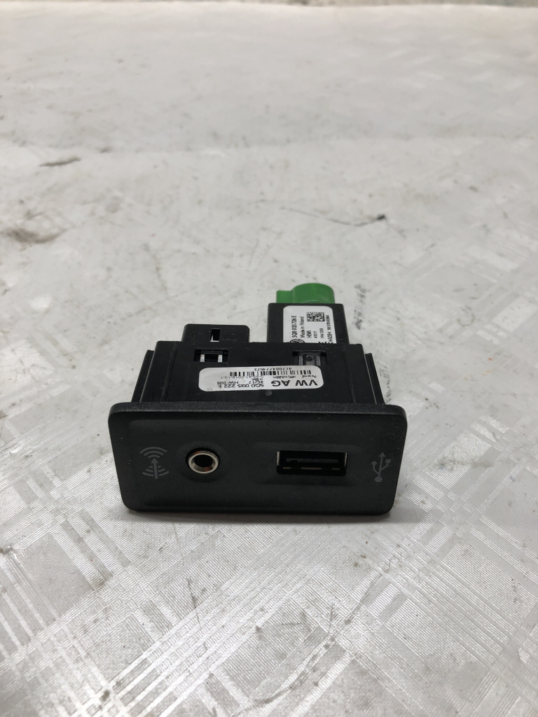 Modul usb Volkswagen Golf 7 1.6 Benzina 2017, 5Q0035726E