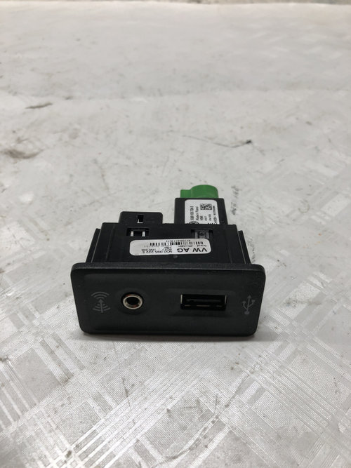 Modul usb Volkswagen Golf 7 1.6 Benzina 2017, 5Q0035726E