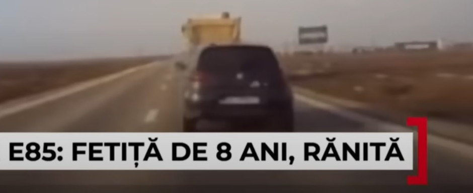 Momentul in care doua soferite din Romania se ciocnesc in timp ce incearca sa depaseasca o basculanta. VIDEO Momentul in care doua soferite din Romania se ciocnesc in timp ce incearca sa depaseasca o basculanta. VIDEO