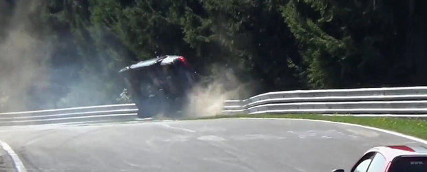 Momentul in care un Audi A4 loveste puternic parapetul de la Nurburgring