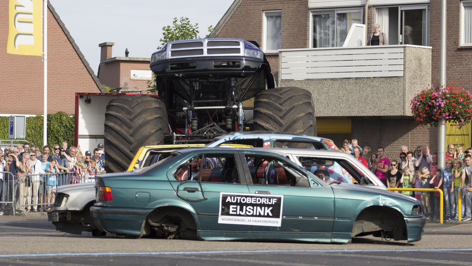 Momentul in care un Monster Truck ia 3 vieti in Olanda Momentul in care un Monster Truck ia 3 vieti in Olanda