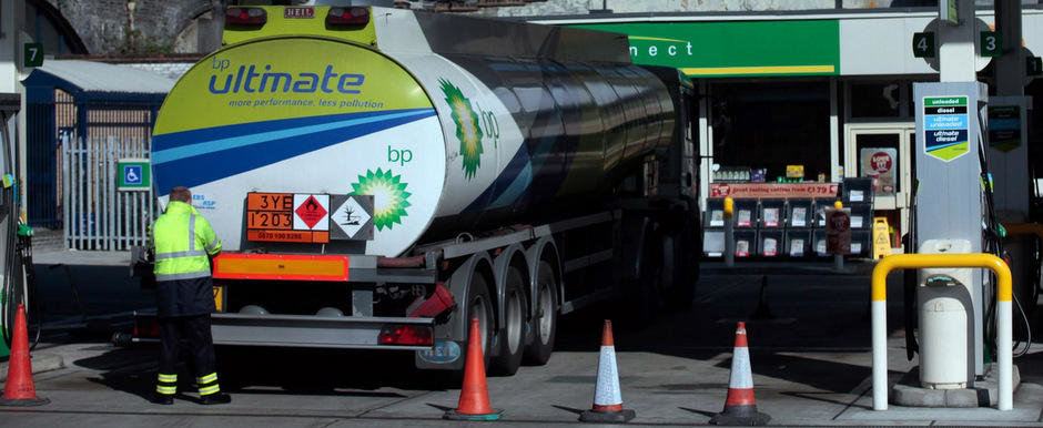Mos Craciun vine la pompa. Cu cat a scazut pretul carburantilor Mos Craciun vine la pompa. Cu cat a scazut pretul carburantilor