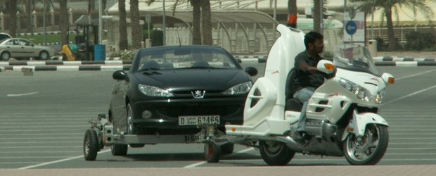 Motocicleta-platforma este gata sa-ti ridice masina!