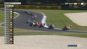 Motociclistul Andrea Iannone loveste un pescarus in timpul cursei si isi vede de drum linistit