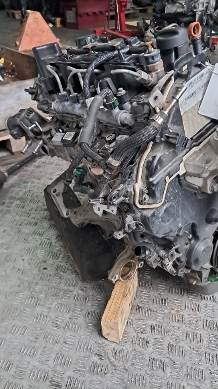 Motor complet fara anexe Peugeot 5008 1.5 HDI YHZ an 2019