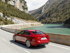 Motor de 300 CP pentru Jaguar XE, XF si F-Pace