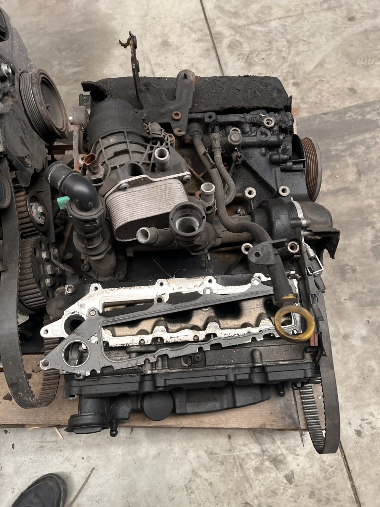 Motor dezechipat Volkswagen Golf 7 1.6 Motorina 2015, CLH