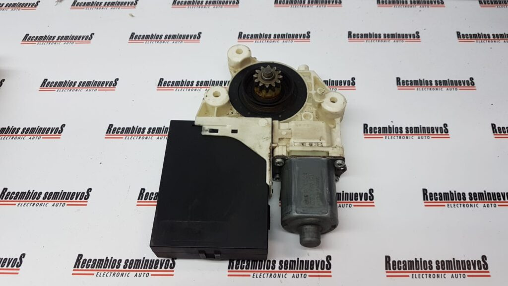 MOTOR geam fata stanga SIEMENS FORD FOCUS 659920.90.61K / 659920 90 61K / 6599209061K / 5WK11570K / 981405-103 / 981405 103 / 981405103659920.90.61K / 659920 90 61K / 6599209061K / 5WK11570K / 981405-103 / 981405 103 / 981405103
