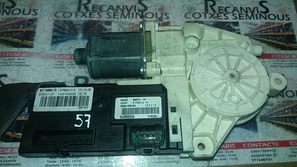 MOTOR geam RENAULT LAGUNA 3 807 30000 1R / 807300001R / 978934.015 / 978934 015 / 978934015 / 978411-101 / 978411 101 / 978411101 / 503621050102807 30000 1R / 807300001R / 978934.015 / 978934 015 / 978934015 / 978411-101 / 978411 101 / 978411101 / 50