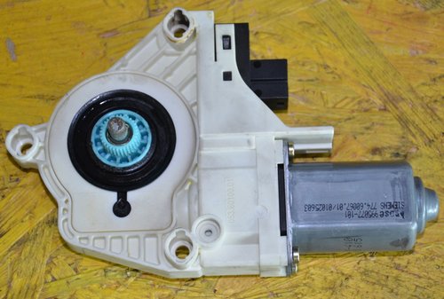 MOTOR MACARA DREAPTA FATA AUDI 2004-2008. cod: 4F0959802B