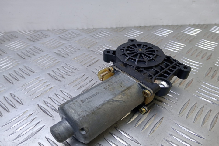 Motoraș macara Bosch dreapta fata 0130821672 Mercedes-Benz A-Class W168 [1997 - 2001]