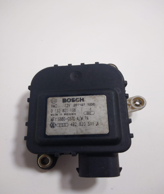 Motoras Bosch clapeta aeroterma 0132801138 / MF116880-0570 / 4B2820511A Audi A6 4B/C5 [facelift] [2001 - 2004]