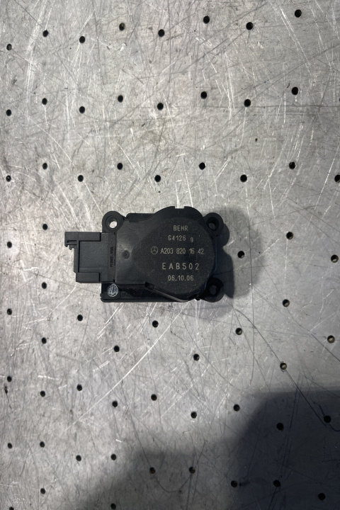 Motoras clapeta aeroterma A 203 820 16 42 A 203 820 16 42 A 203 820 16 42 Mercedes-Benz C-Class W203...