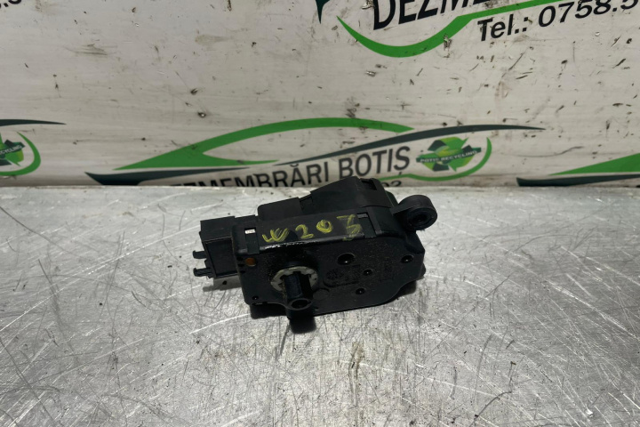 Motoras clapeta aeroterma A2038201642 / A203 820 16 42 Mercedes-Benz C-Class W203/S203/CL203 [2000 - 2004] Sedan 4-usi C 270 CDI AT (170 hp)