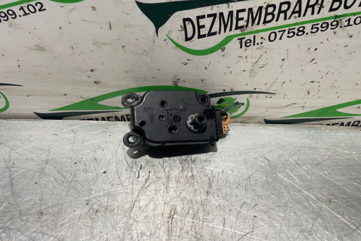 Motoras clapeta aeroterma A2038201642 / A203 820 16 42 Mercedes-Benz C-Class W203/S203/CL203 [2000 - 2004] Sedan 4-usi C 270 CDI AT (170 hp)