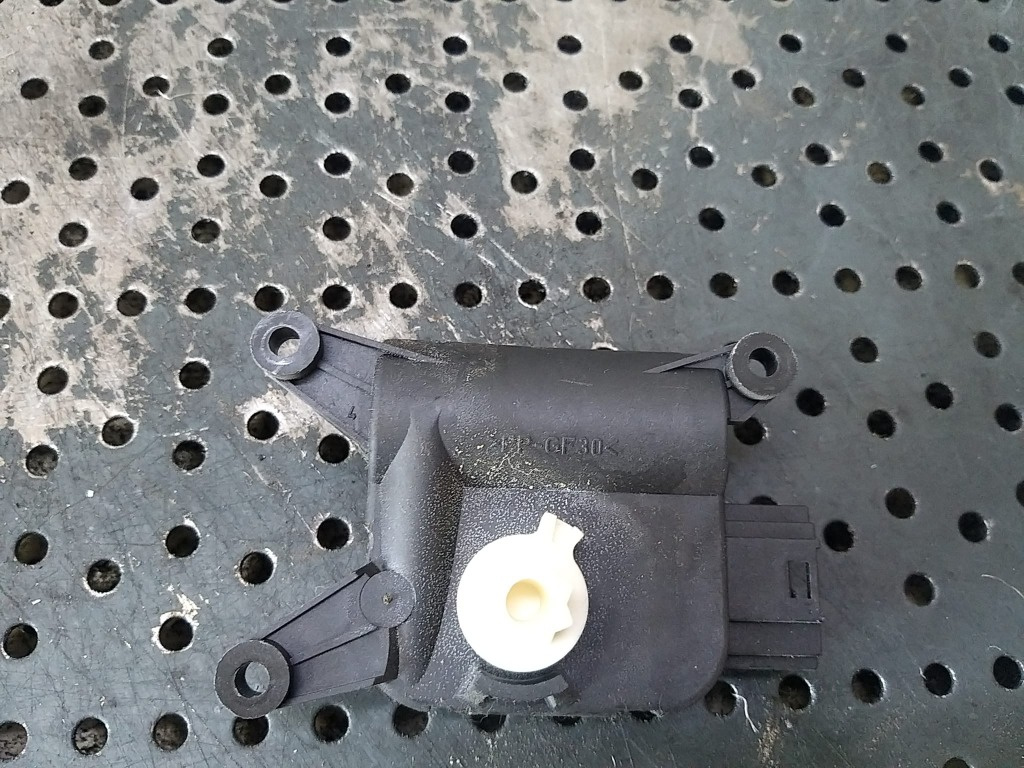 Motoras clapeta aeroterma audi a3 8p 1k0907511 983389hd 0132801345