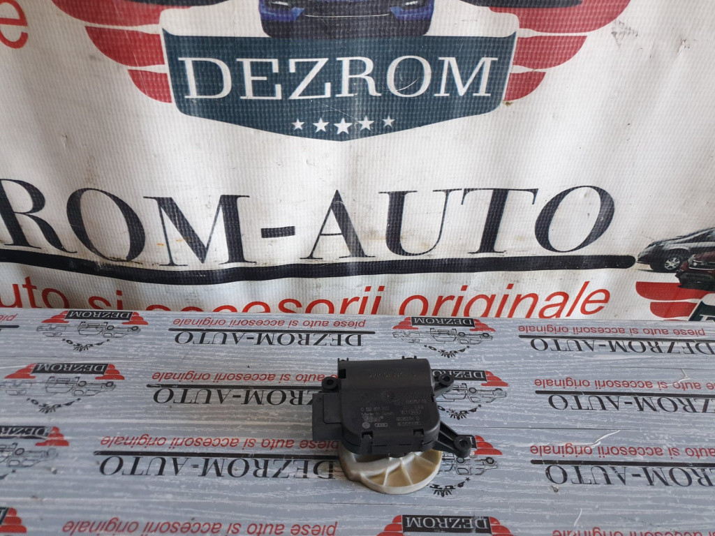 Motoras clapeta aeroterma Audi A4 B6 2.5 TDi 155/163 cai cod piesa : 8E1820511C