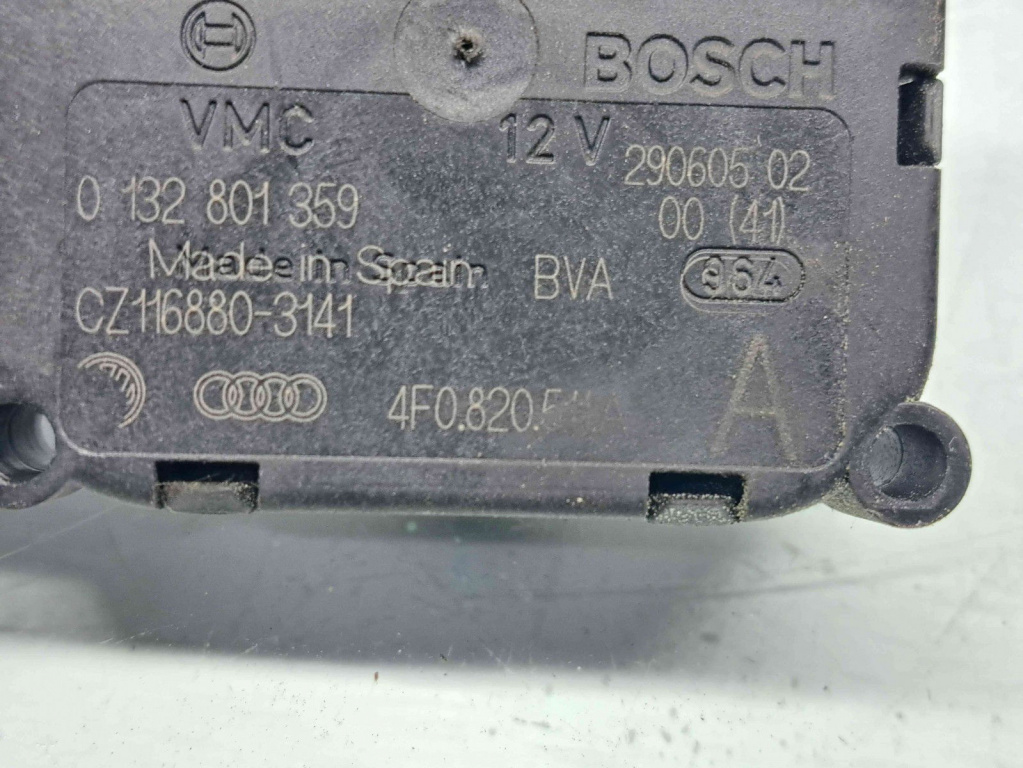 Motoras clapeta aeroterma bord Audi A6 (4F2, C6) [Fabr 2004-2010] 4F0820511A