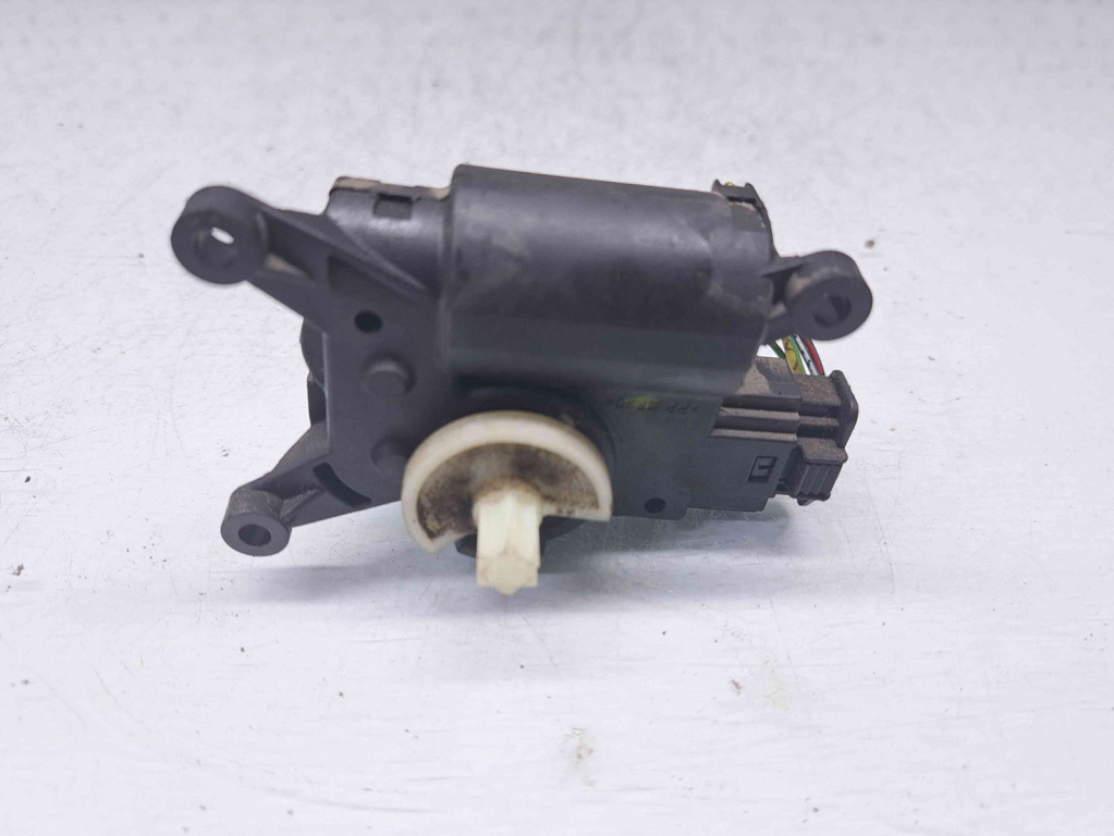 Motoras clapeta aeroterma bord Opel Zafira B (A05) [Fabr 2006-2011] 3093843