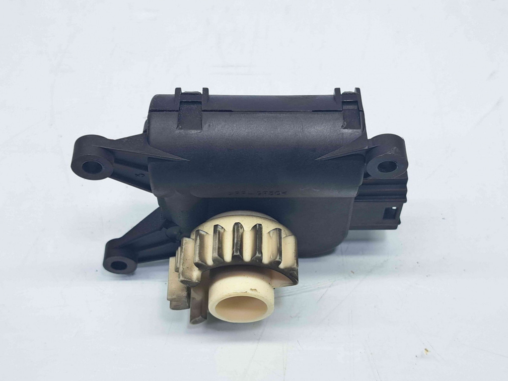 Motoras clapeta aeroterma bord Volkswagen Golf 5 (1K1) [Fabr 2004-2008] 0132801337